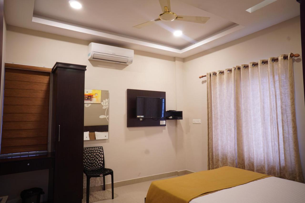 Metro Residency Hotel Kochi Exterior foto