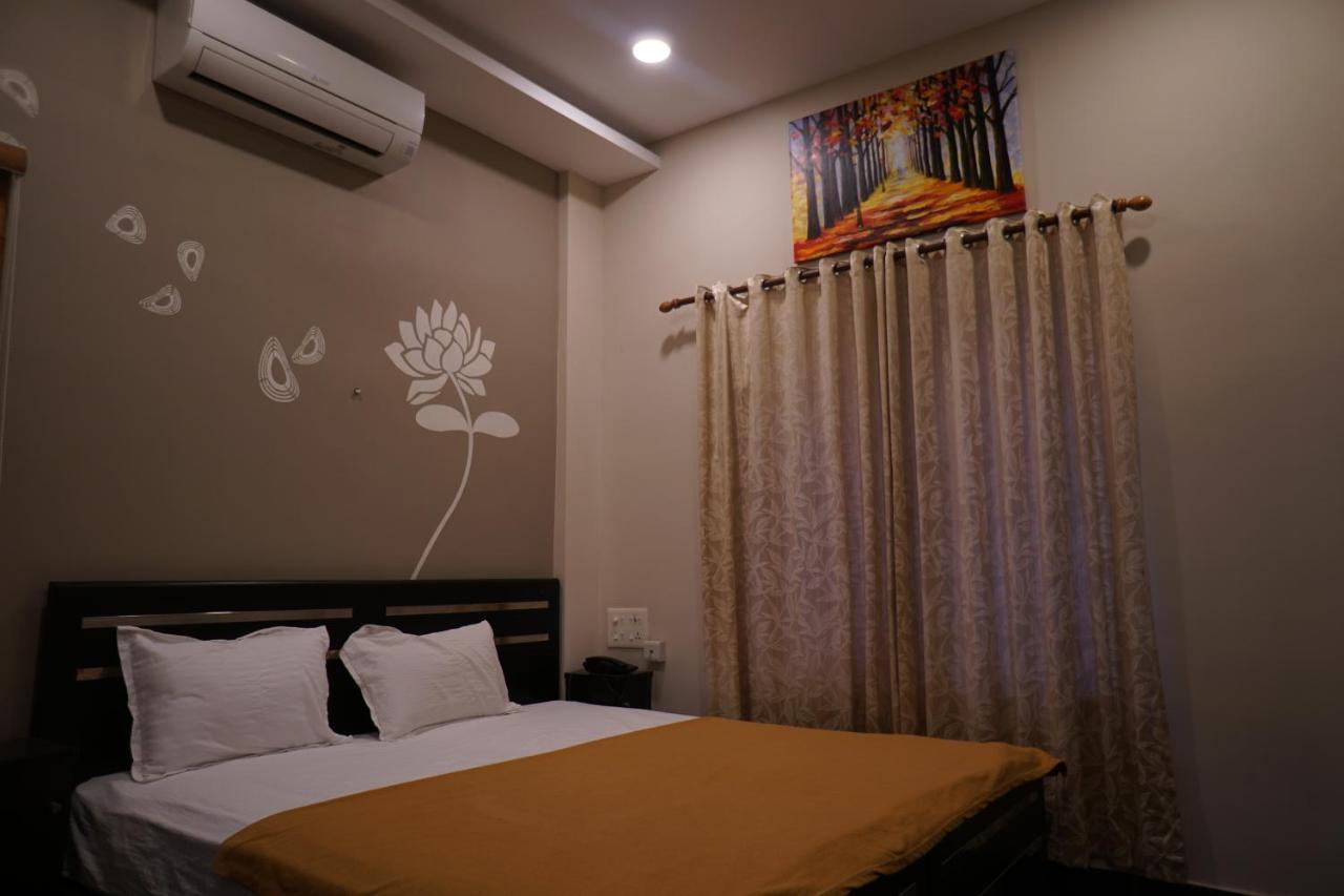Metro Residency Hotel Kochi Exterior foto