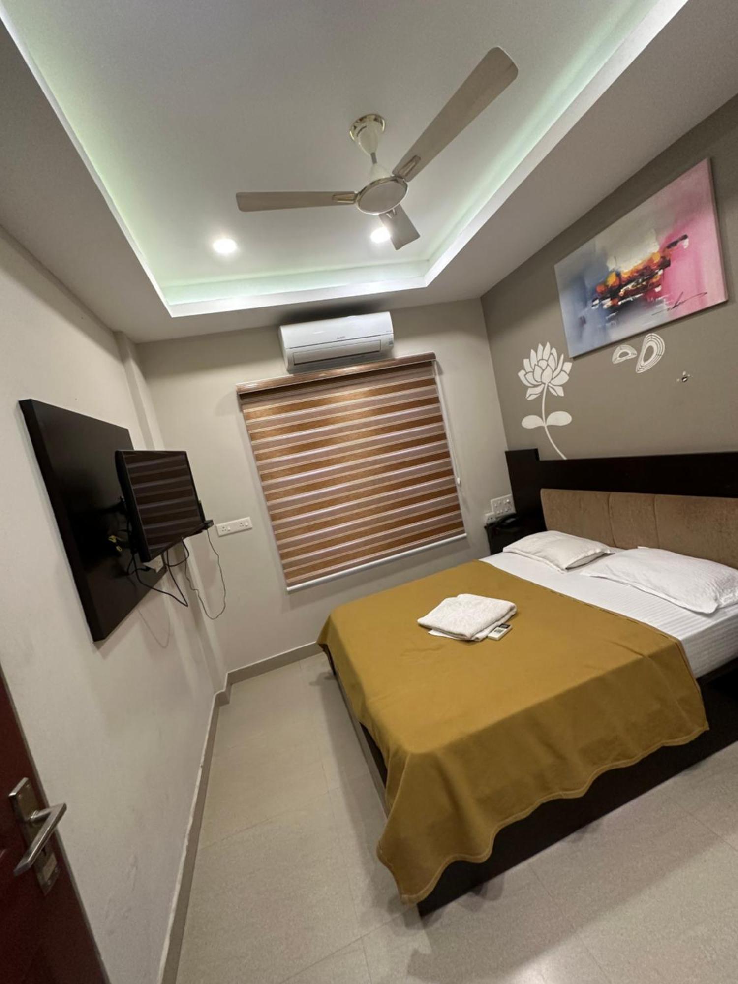 Metro Residency Hotel Kochi Exterior foto