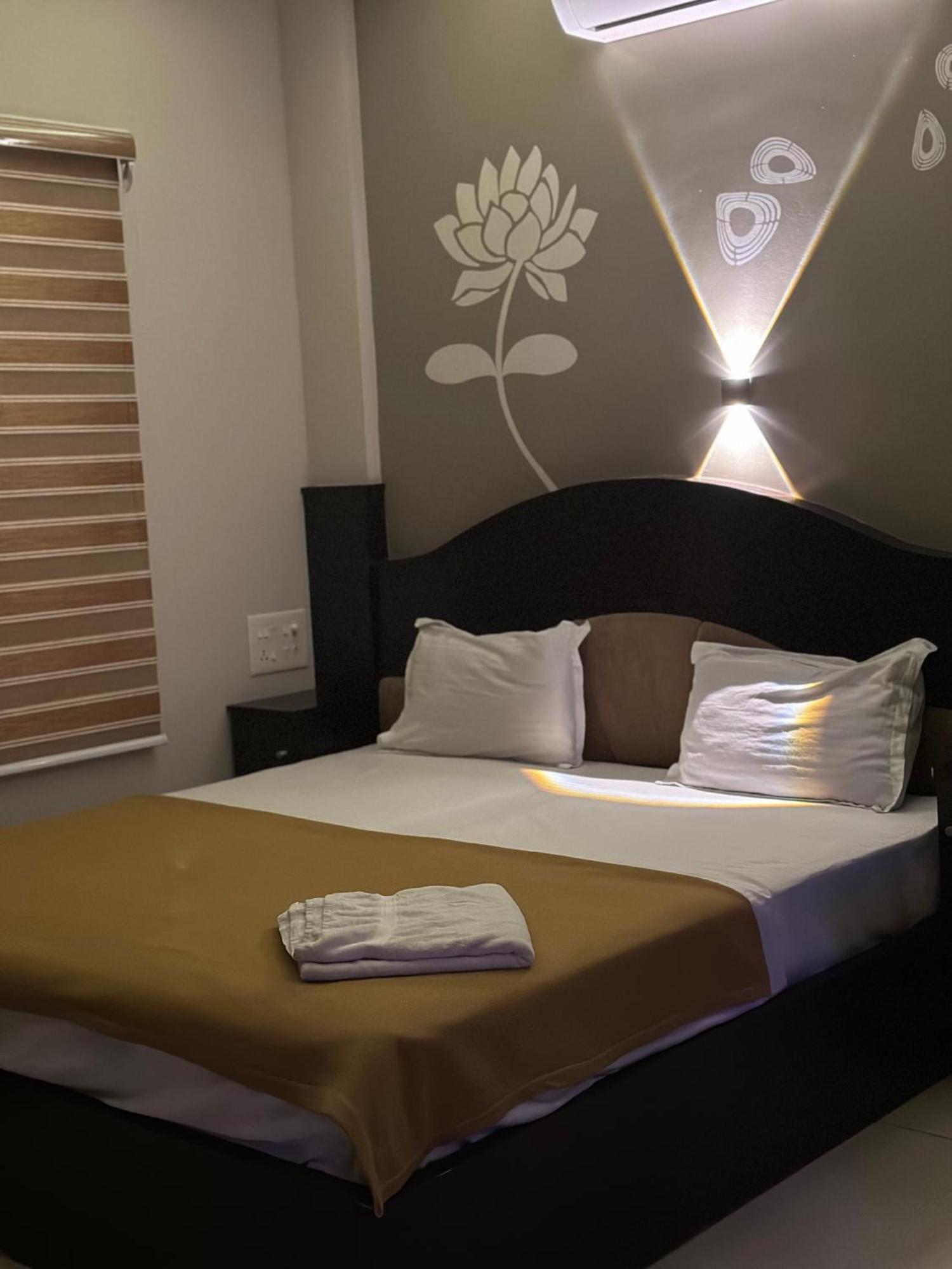 Metro Residency Hotel Kochi Exterior foto