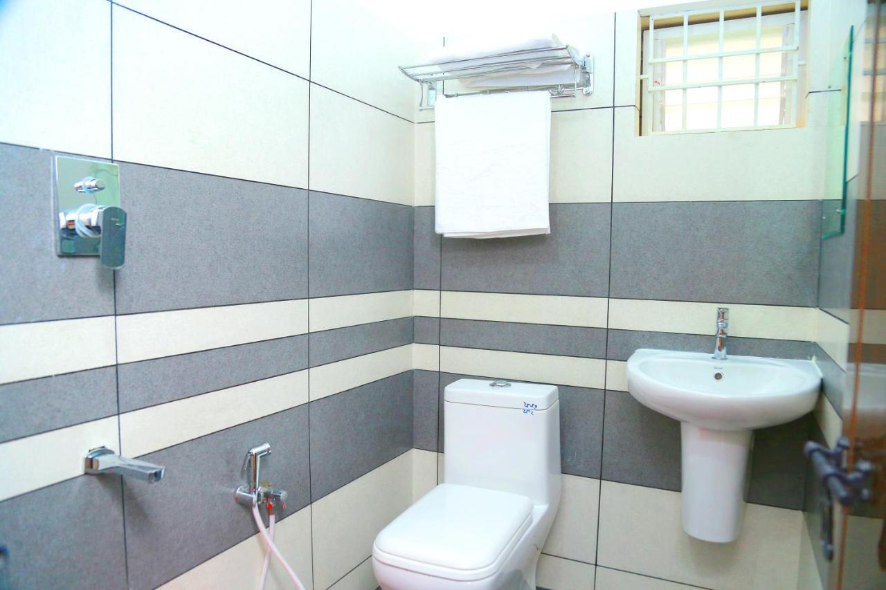 Metro Residency Hotel Kochi Exterior foto